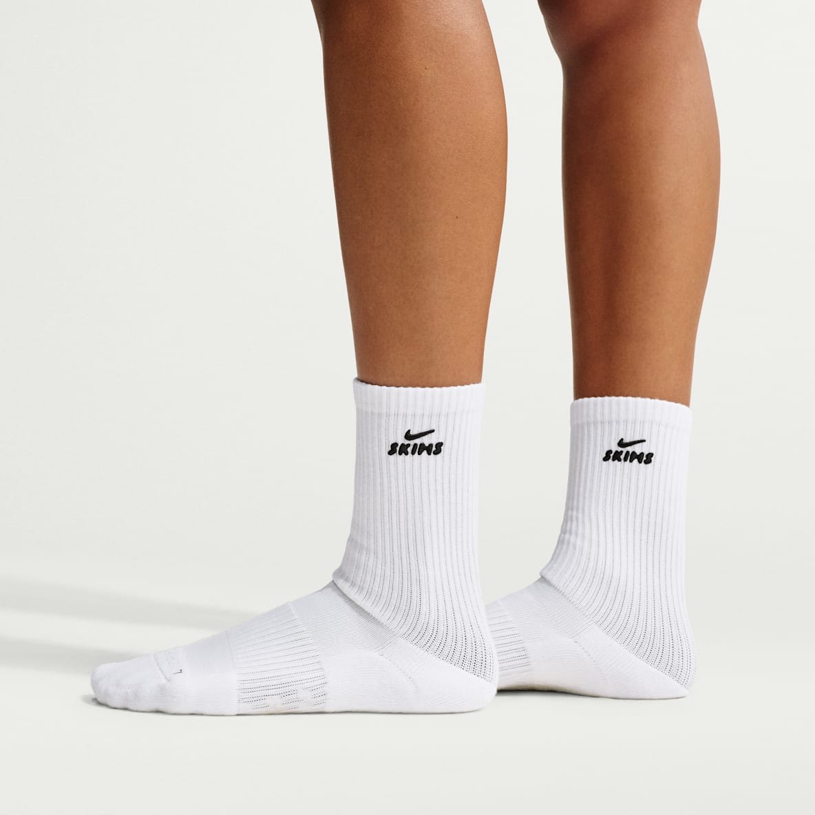 NIKE公式】 NikeSKIMS【ナイキ公式通販】